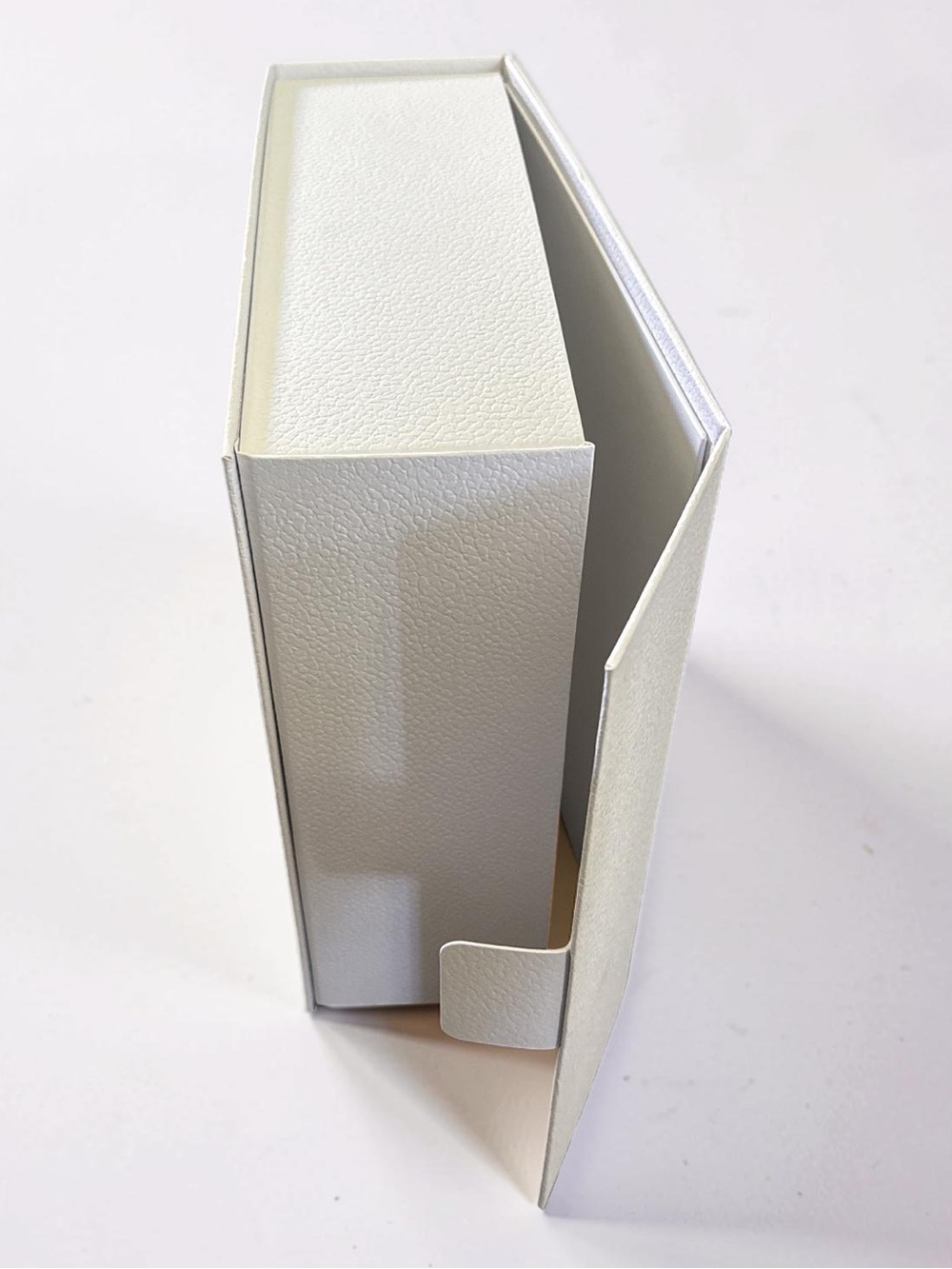 DIOR: Authentic Gift Box - Picture 3 of 3